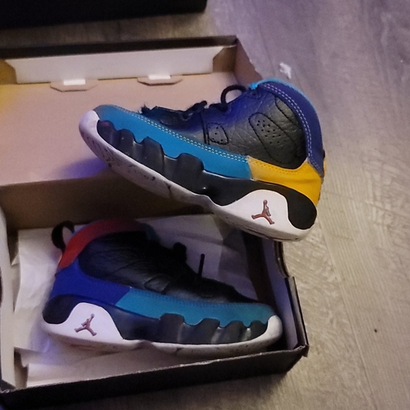 Jordan and Converse - Picture 2 of 11